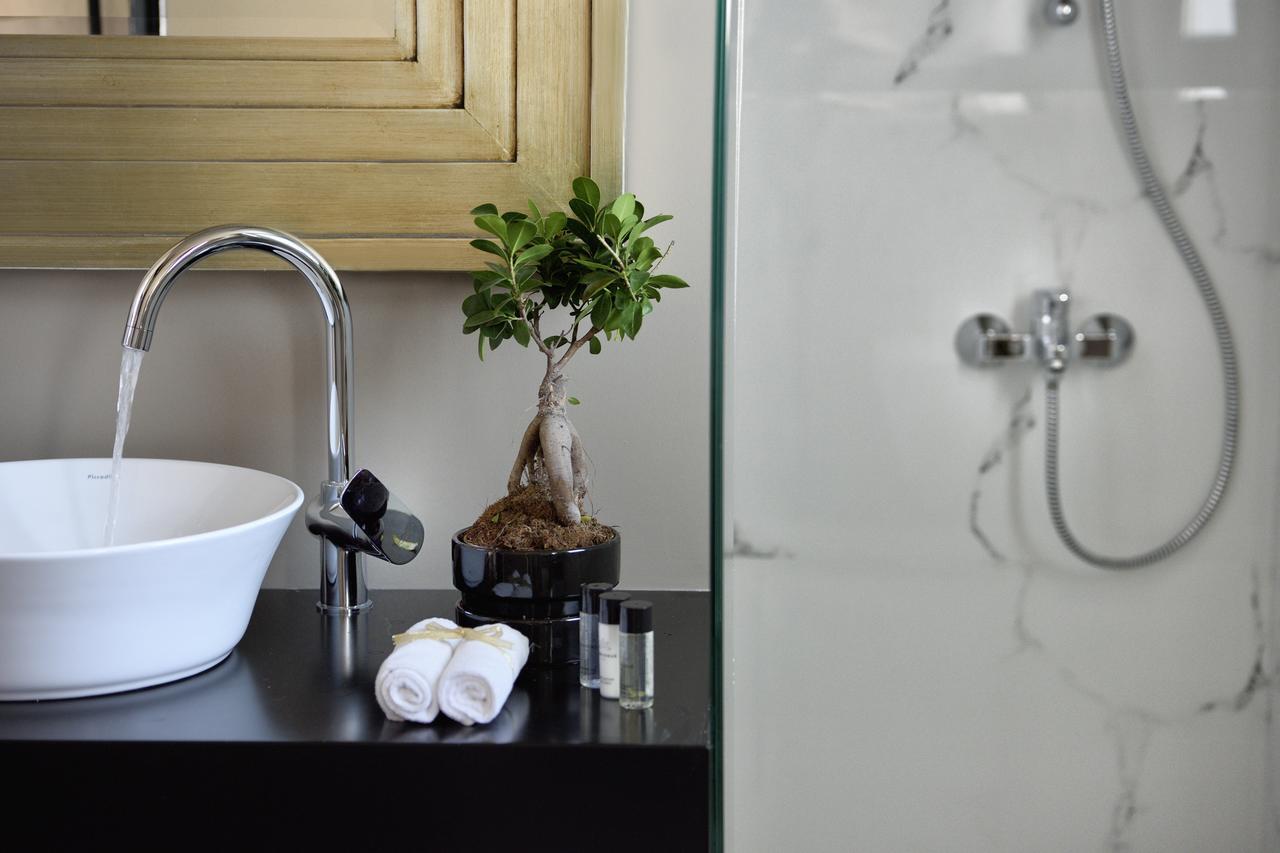 Altius Lodge By K&K Athens Ngoại thất bức ảnh